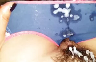 پورن جنسی گای غالب دختر و او را در گلو در