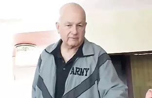 پورن جنسی همسر خوب ساخته شده کار ضربه شوهر او و اجازه او را در دهان خود را به پایان برساند