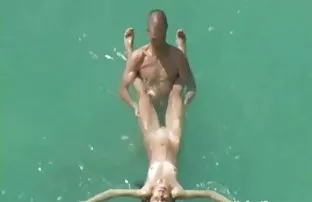 پورن جنسی زن و شوهر, رفتن به خانه پس از یک روز در ساحل