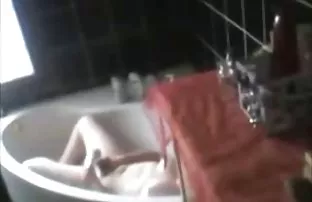 پورن جنسی استمناء سبزه شرجی در مقابل یک آینه
