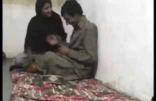 پورن جنسی سینه کلان, رئیس را به زیردستان در دفتر تسلیم