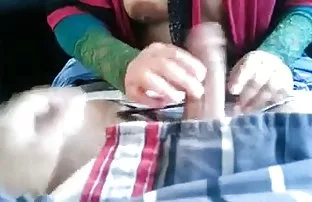پورن جنسی گوساله جذاب نشان می دهد بدن او