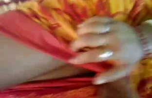 پورن جنسی همسر ناز ورزش ها انگشت شوهرش و او را در دوربین شاخساره