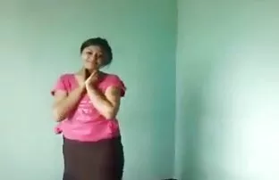 پورن جنسی مرد دوست دختر متقاعد به رابطه جنسی در مقابل دوربین