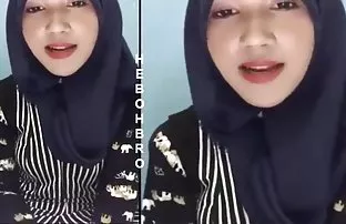 پورن جنسی باکره ورزش به آرامی بر روی نیمکت استمناء