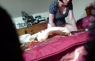 پورن جنسی گوساله در مقعد دیک بزرگ او