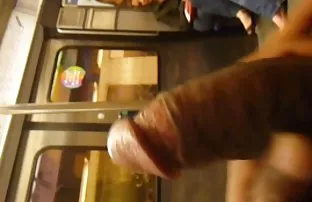 پورن جنسی در سبزه دسکتاپ در جوراب ساق بلند می شود یک کار در یک زن سبک و جلف