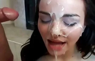 پورن جنسی مرد سخت برنده کوچک تایگا و مهبل (واژن) خود را به پایان رسید