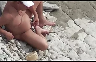 پورن جنسی دختری با یک توالت خزدار از ماساژ