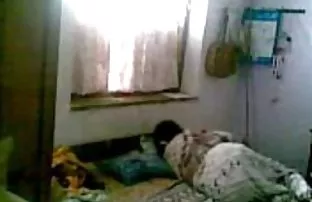 پورن جنسی عاشق مداوم یافت شده است آن ماده گاو بر روی زمین