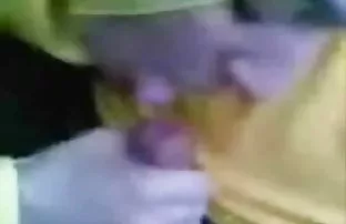 پورن جنسی ملکه غیرزمینی چلچله یک مرد از 1 صورت
