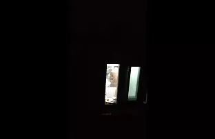 پورن جنسی دختران هیجان انگیز در کفش پاشنه بلند ضرب و شتم یک پسر برهنه در توپ