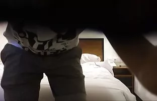 پورن جنسی شخص ساده و معصوم برهنه نشسته در تکان خوردن