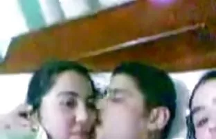پورن جنسی دختر پلنگ در جنگل با یک شکارچی شهوانی ضرب دیده می شود